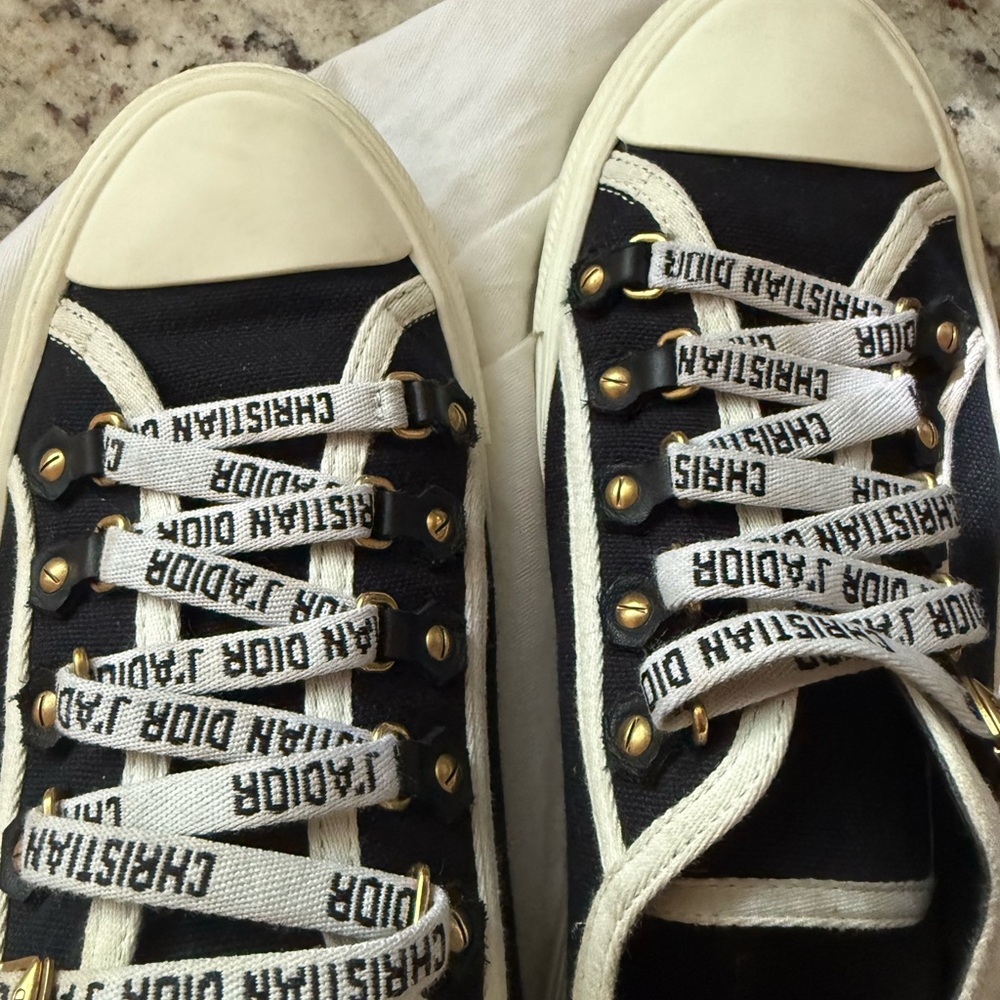 Trade for Suzy Walk’n’Dior sneakers - Picture 6 of 13